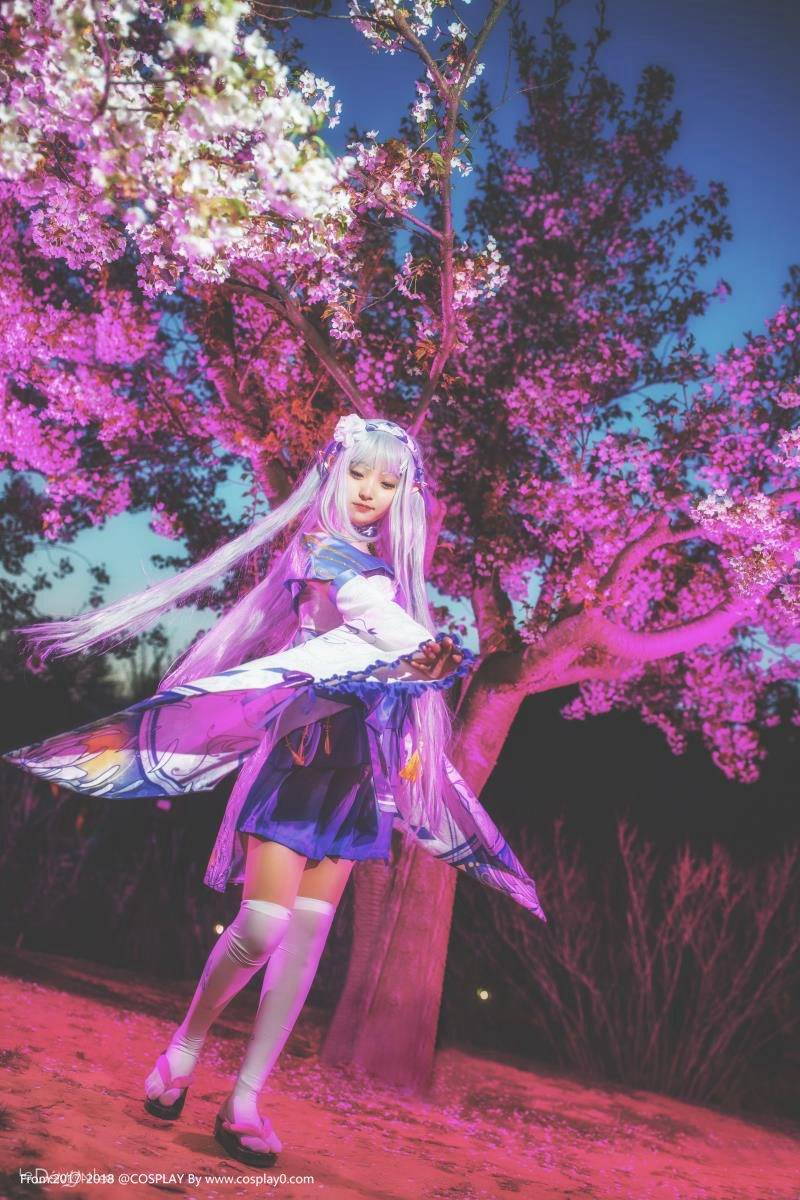 Cosplay福利/Re:从零开始的异世界生活爱蜜莉雅白丝萝莉Cos图片