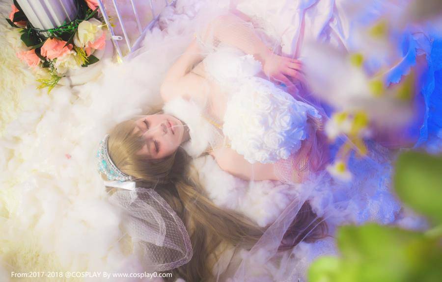 Cosplay福利/LoveLive南小鸟婚纱觉醒笼中鸟白嫩萝莉Cosplay图片
