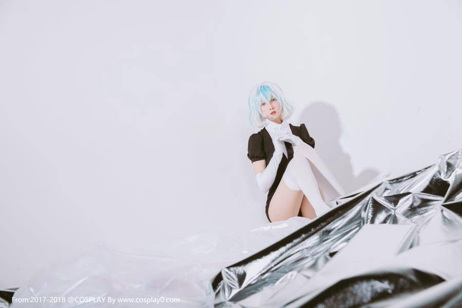 Cosplay福利/绝对领域宝石之国白丝萝莉钻石碳酸熊卡Cos图片