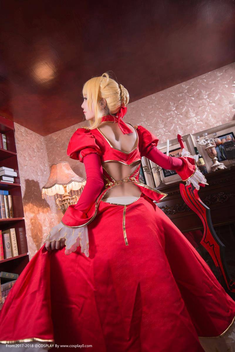 Cosplay福利/萌妹子黑川Cosplay尼禄·克劳狄乌斯性感美女写真