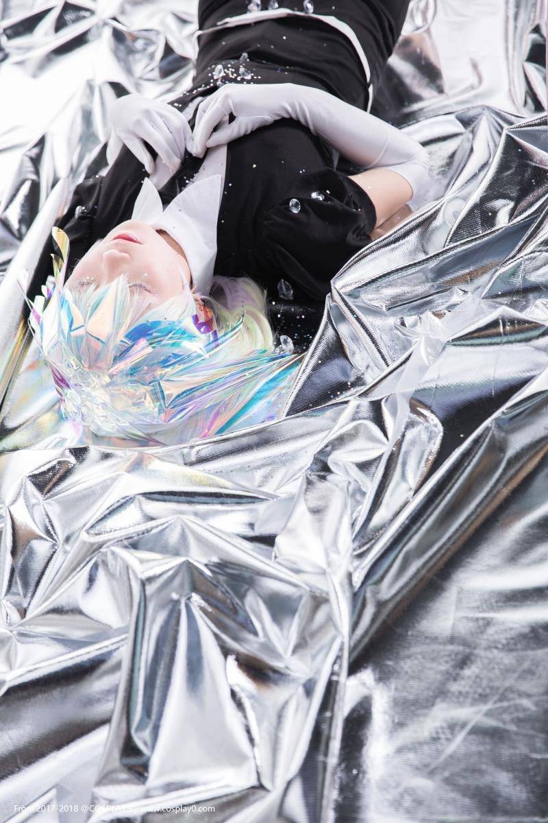 Cosplay福利/绝对领域宝石之国白丝萝莉钻石碳酸熊卡Cos图片