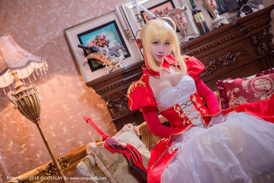 Cosplay福利/萌妹子黑川Cosplay尼禄·克劳狄乌斯性感美女写真