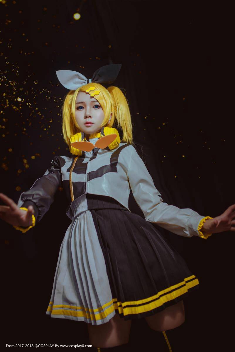 Cosplay福利/VOCALOID半次元白金x美少女镜音铃Cosplay图片