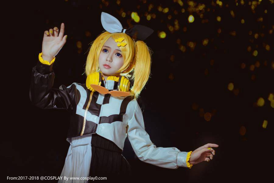 Cosplay福利/VOCALOID半次元白金x美少女镜音铃Cosplay图片