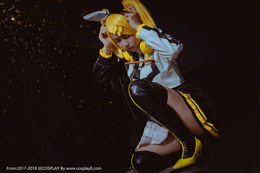 Cosplay福利/VOCALOID半次元白金x美少女镜音铃Cosplay图片