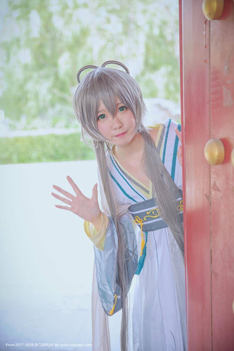 Cosplay福利/白丝萝莉Coser碳酸熊卡洛天依古风Cosplay图片