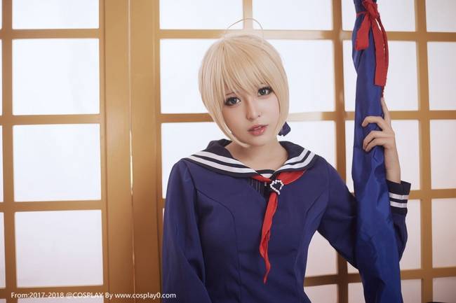 Cosplay福利/阿尔托利亚·潘德拉贡美女制服同人Cosplay写真图片