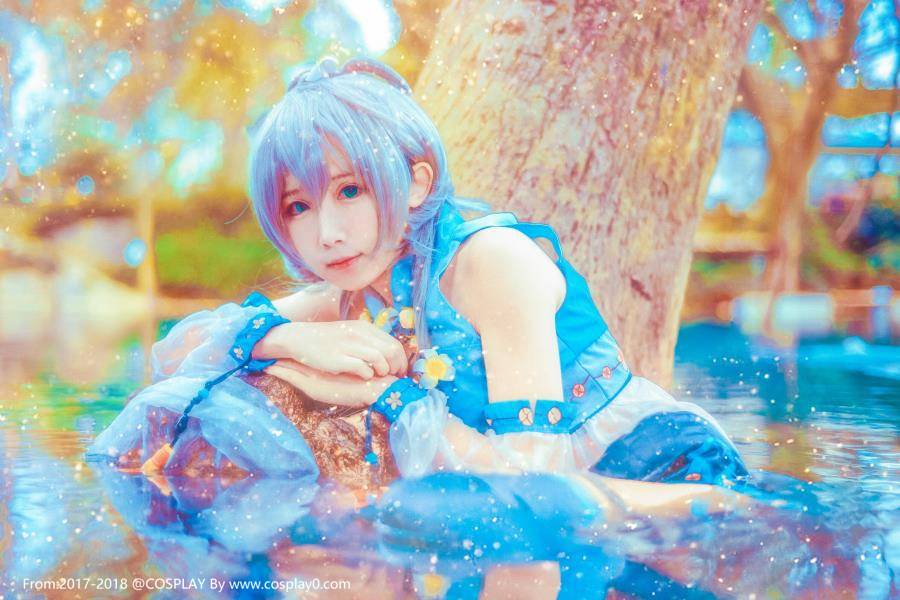 Cosplay福利/洛城书苑萝莉裸足诱惑无圣光洛天依Cosplay美图