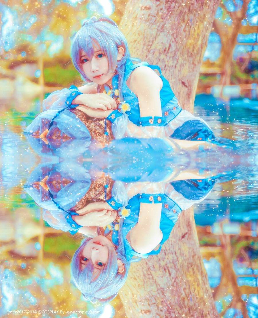 Cosplay福利/洛城书苑萝莉裸足诱惑无圣光洛天依Cosplay美图