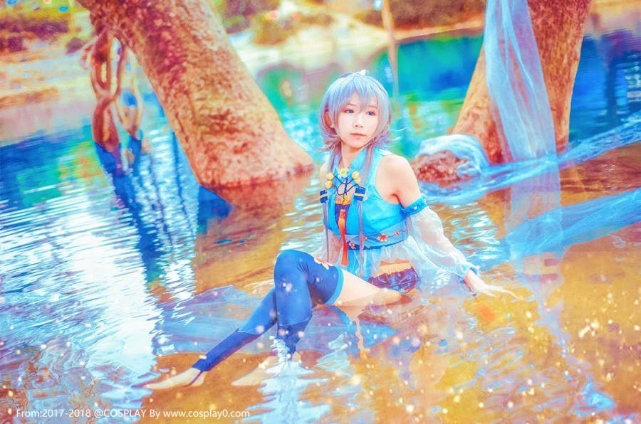 Cosplay福利/洛城书苑萝莉裸足诱惑无圣光洛天依Cosplay美图