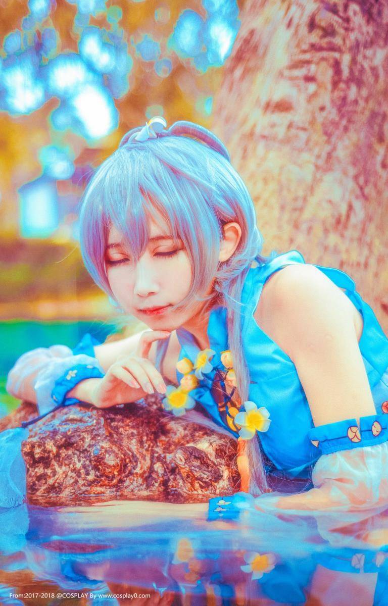 Cosplay福利/洛城书苑萝莉裸足诱惑无圣光洛天依Cosplay美图