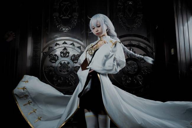 Cosplay福利/崩坏学园卡莲 御姐白丝绝对领域