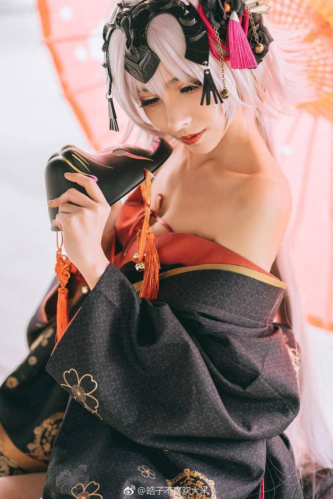 Cosplay福利/黑贞德 御姐的性感肩 cn：rioko凉凉子