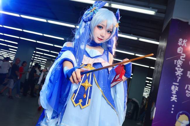 Cosplay福利/星与雪的公主miku