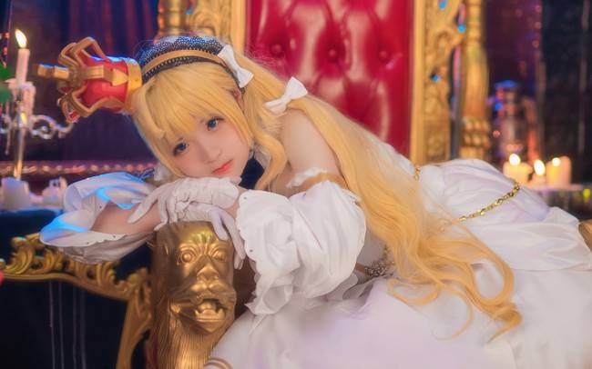 Cosplay福利/伊丽莎白女王 Cn：根plus 摄影：朴实瓜农森近