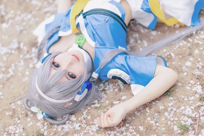 Cosplay福利/洛天依公式服cos正片 Cn：花柒
