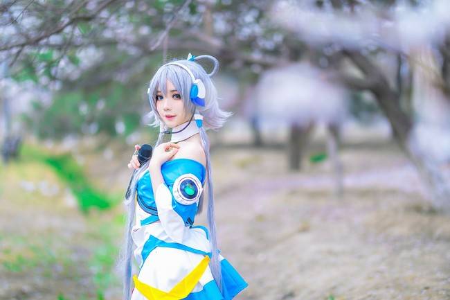 Cosplay福利/洛天依公式服cos正片 Cn：花柒