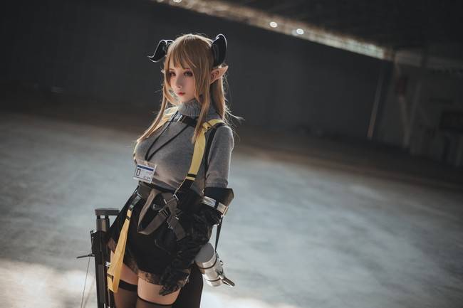 Cosplay福利/明日方舟 陨星cosplay Cn:rioko凉凉子