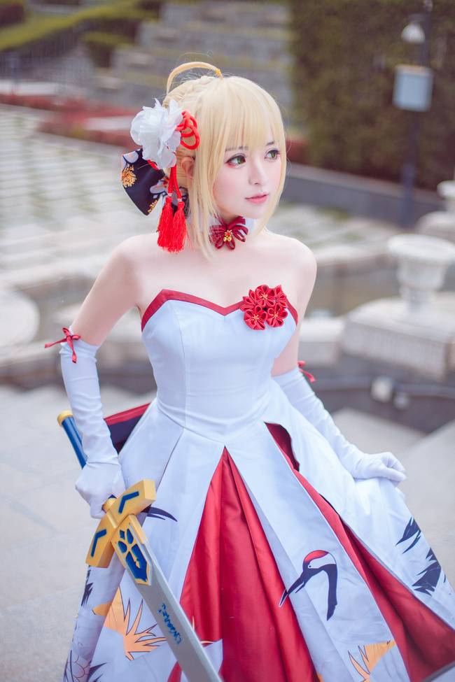 Cosplay福利/Fate 角色:阿尔托利亚·潘德拉贡 Cn:溢灯灯