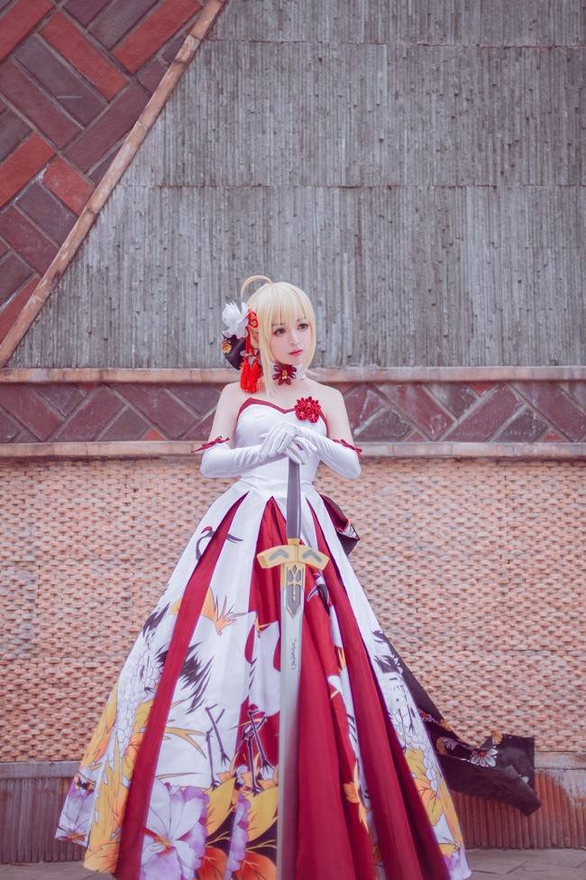 Cosplay福利/Fate 角色:阿尔托利亚·潘德拉贡 Cn:溢灯灯
