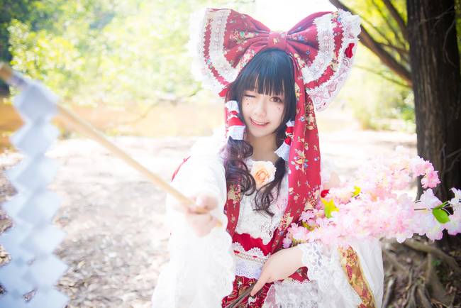 Cosplay福利/博丽灵梦cosplay Cn:鬼畜猫w