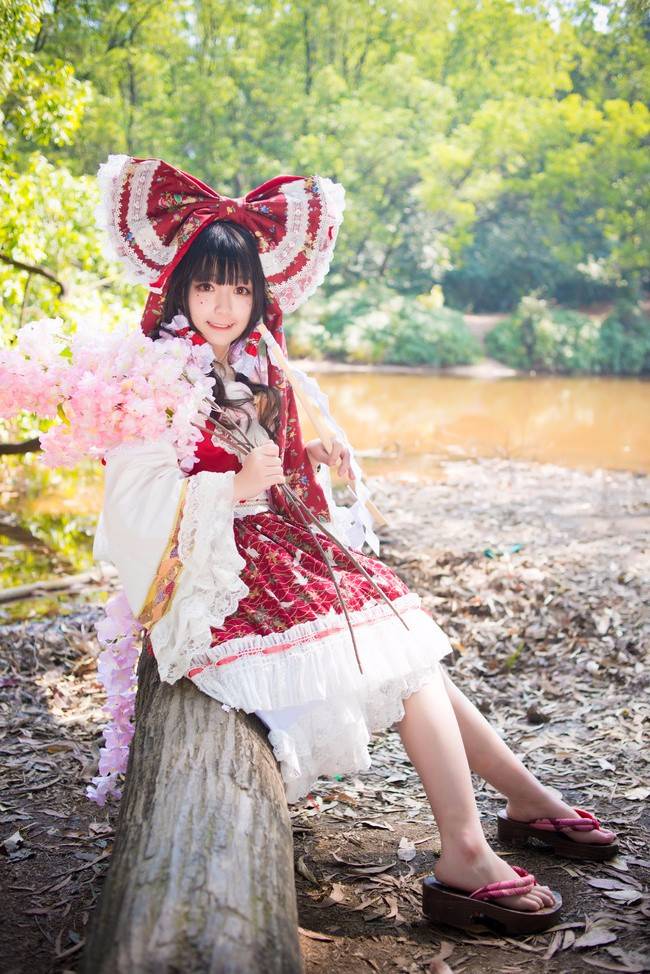 Cosplay福利/博丽灵梦cosplay Cn:鬼畜猫w