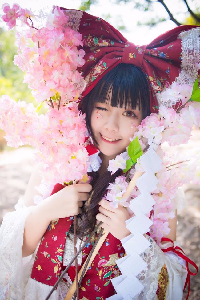 Cosplay福利/博丽灵梦cosplay Cn:鬼畜猫w