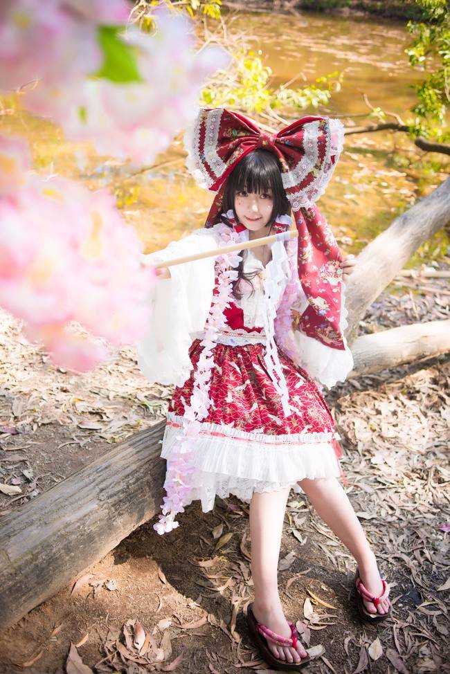 Cosplay福利/博丽灵梦cosplay Cn:鬼畜猫w