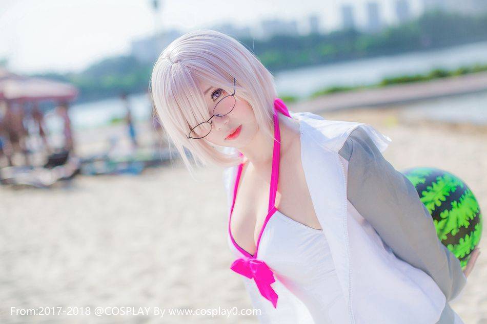 Cosplay福利/眼镜娘萌妹子Cos玛修·基列莱特 福利图