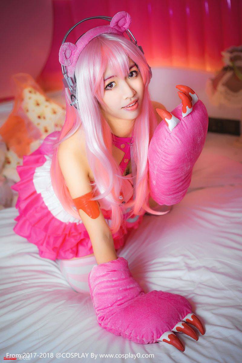 Cosplay福利/鳗鱼霏儿Cosplay超级索尼子粉嫩暴力熊腿控福利