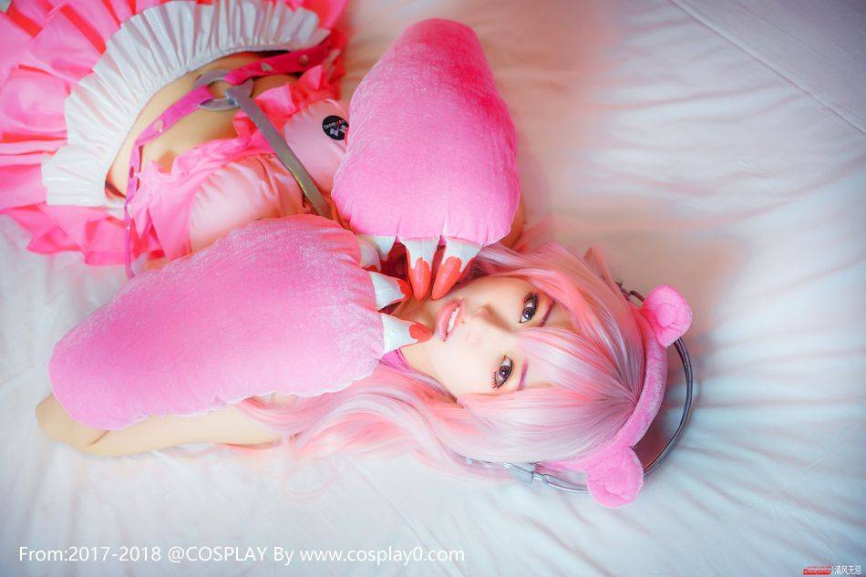 Cosplay福利/鳗鱼霏儿Cosplay超级索尼子粉嫩暴力熊腿控福利