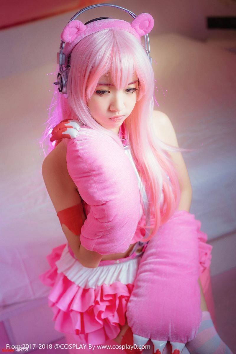 Cosplay福利/鳗鱼霏儿Cosplay超级索尼子粉嫩暴力熊腿控福利