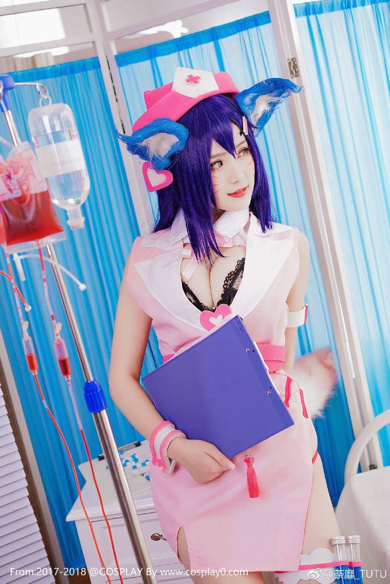 Cosplay福利/英雄联盟同人九尾妖狐阿狸Cos绝对领域巨乳美女福利图