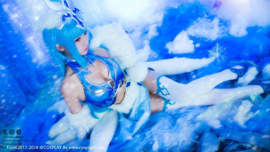 Cosplay福利/巨乳美女鳗鱼霏儿Cos王者荣耀王昭君白丝腿控福利图片