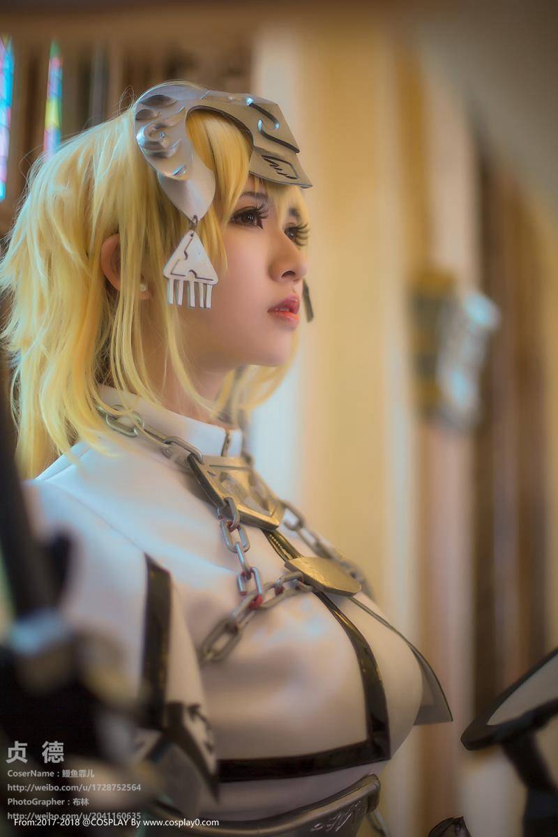 Cosplay福利/鳗鱼霏儿Cos圣女贞德御姐绝对领域萌妹子写真图片