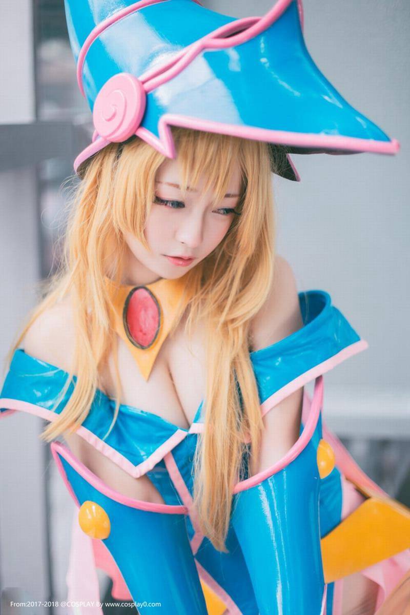 Cosplay福利/游戏王黑魔导女孩巨乳美少女酥胸