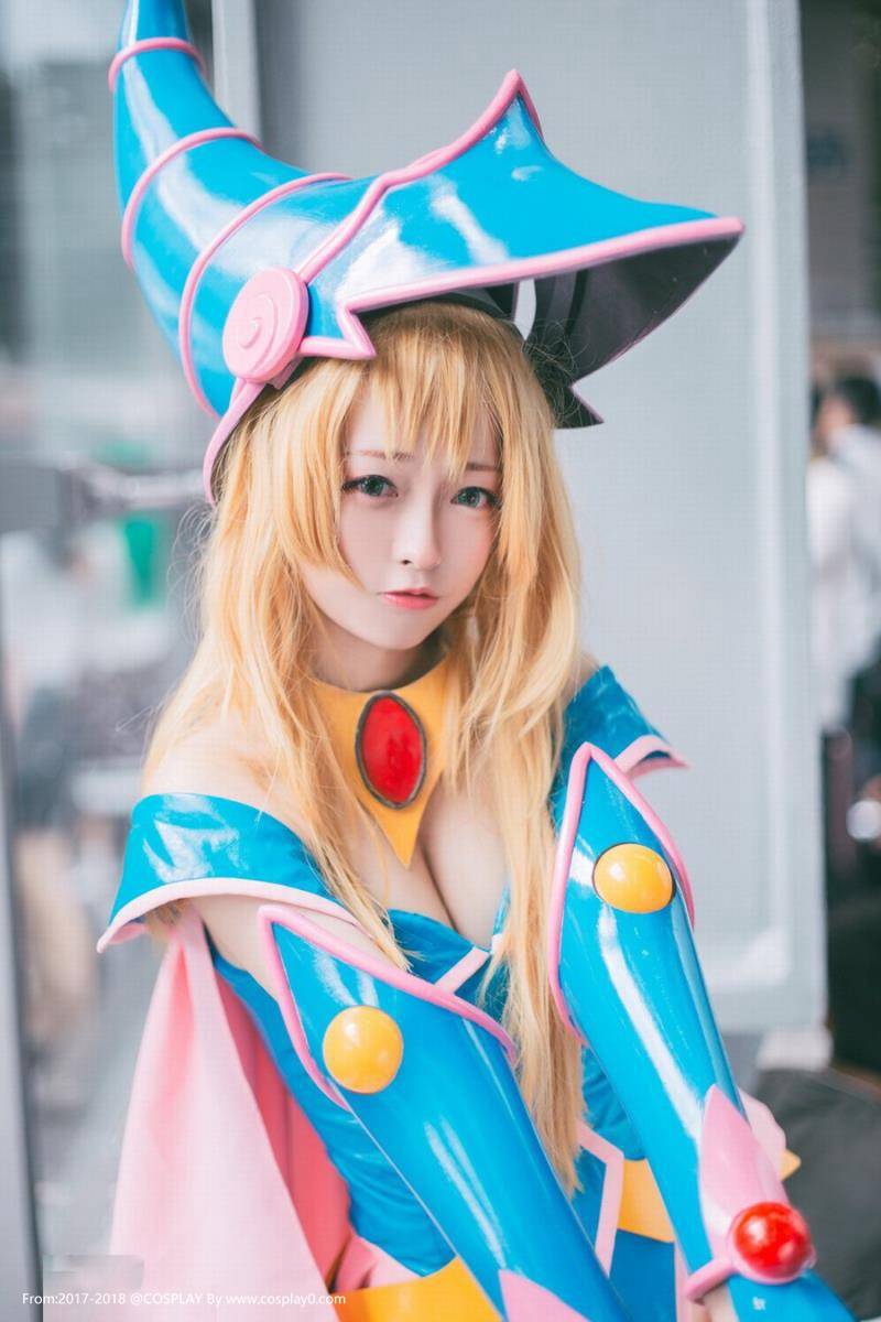 Cosplay福利/游戏王黑魔导女孩巨乳美少女酥胸