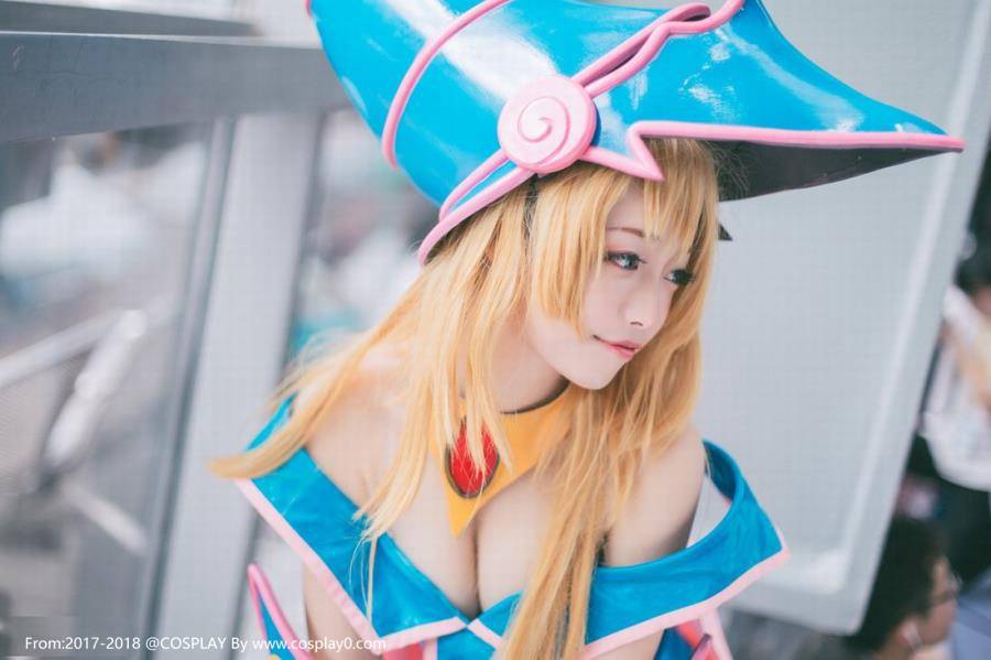 Cosplay福利/游戏王黑魔导女孩巨乳美少女酥胸