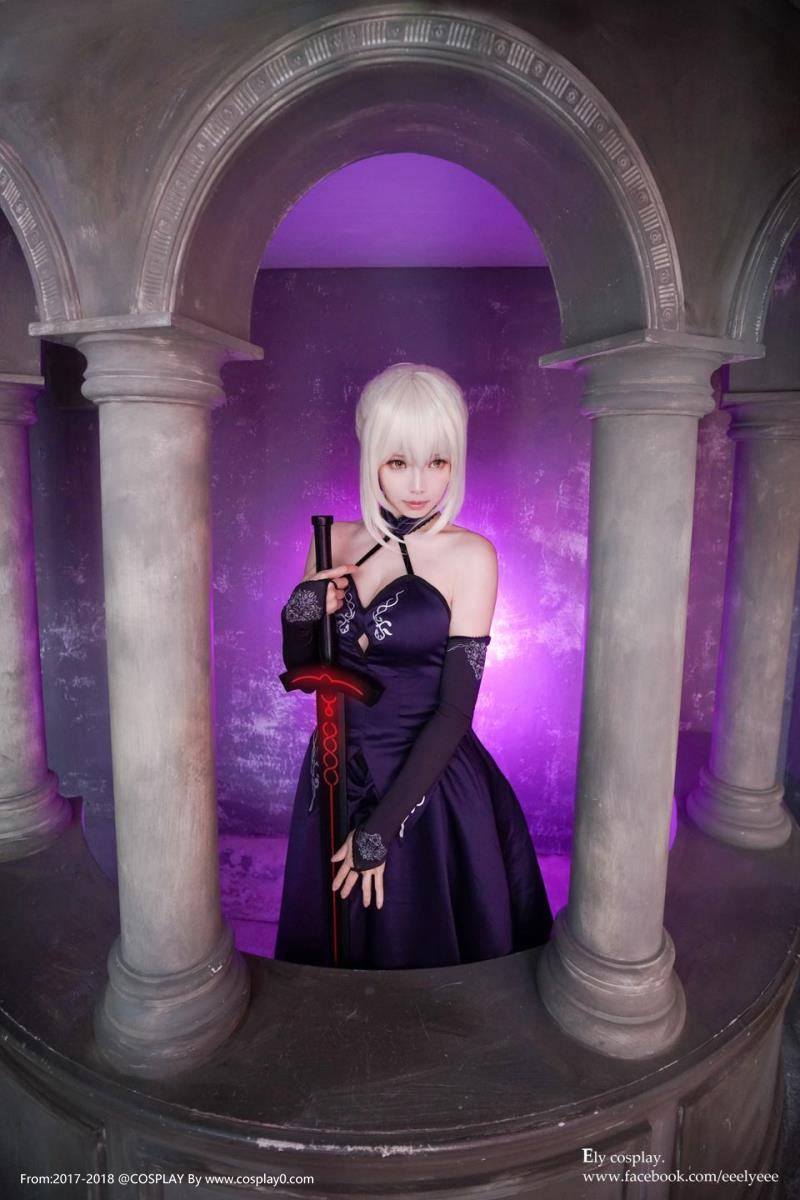 Cosplay福利/吾王saber同人半次元ElyEE子Cosplay美女写真本