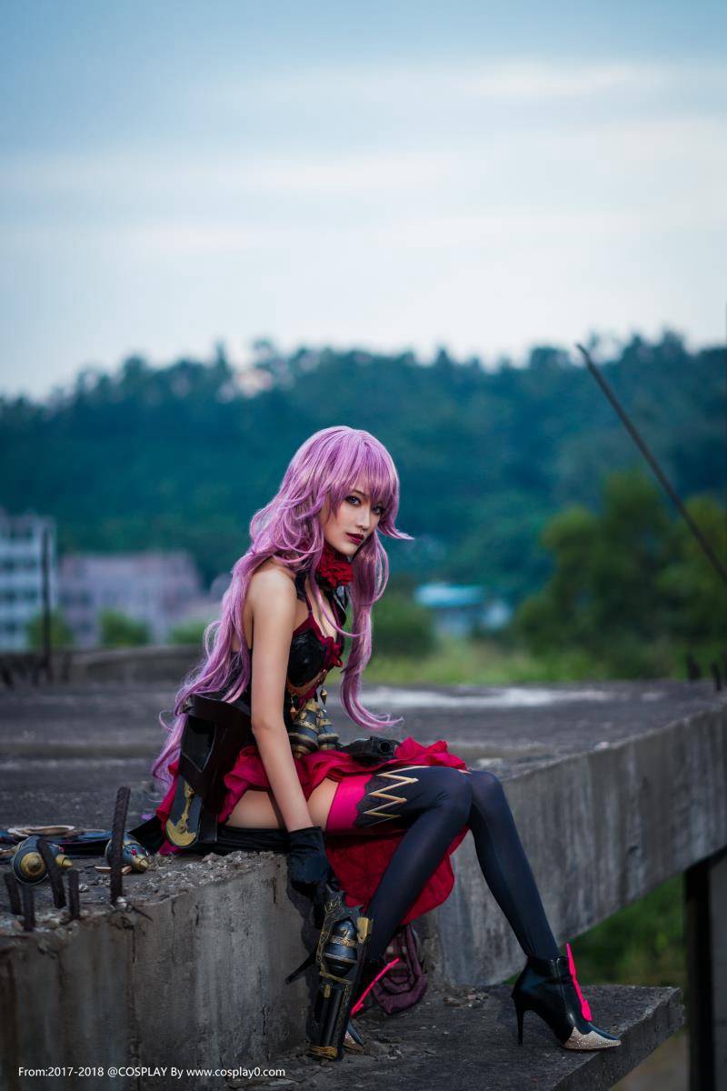 Cosplay福利/死亡爱丽丝卑劣灰姑娘Cos黑丝御姐