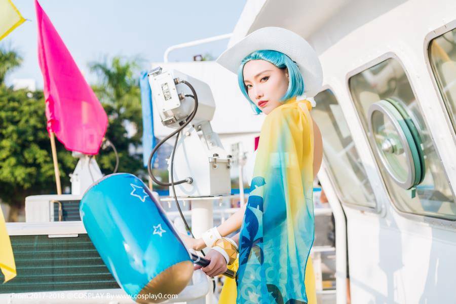 Cosplay福利/王者荣耀钟无艳海滩丽影Cos极品御姐写真福利图