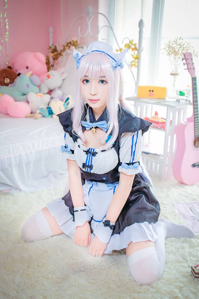 Cosplay福利/清纯萌妹子萝莉女仆私房白丝美腿诱惑Cosplay
