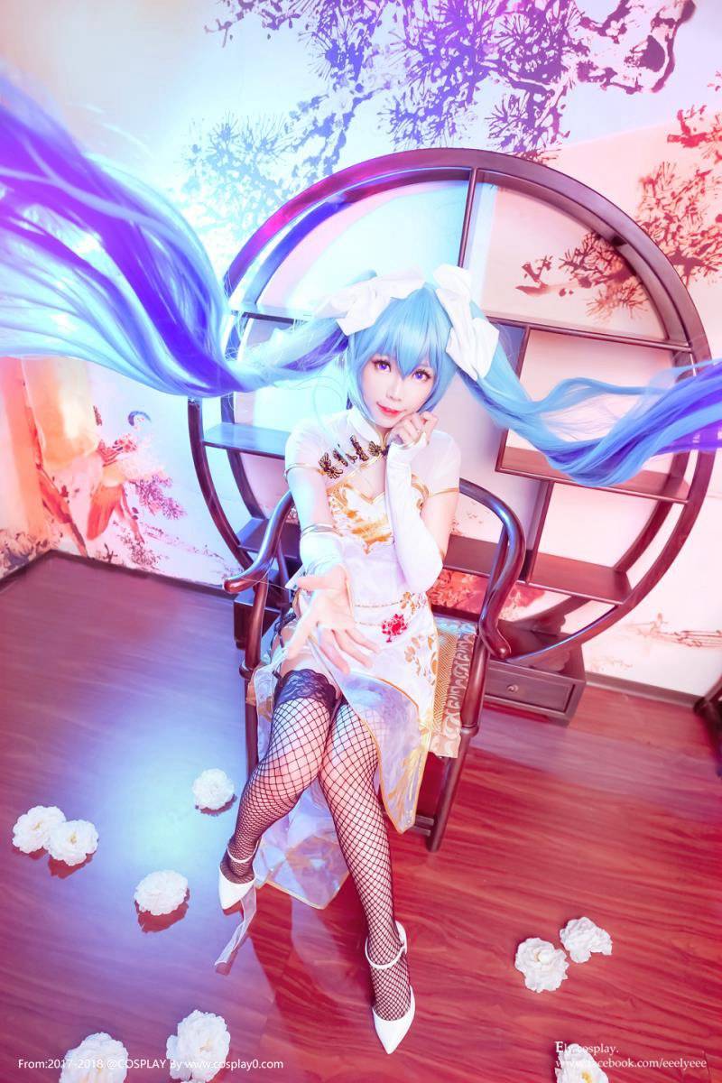 Cosplay福利/金丝雀初音未来黑丝诱惑ElyEE子Cosplay福利图片