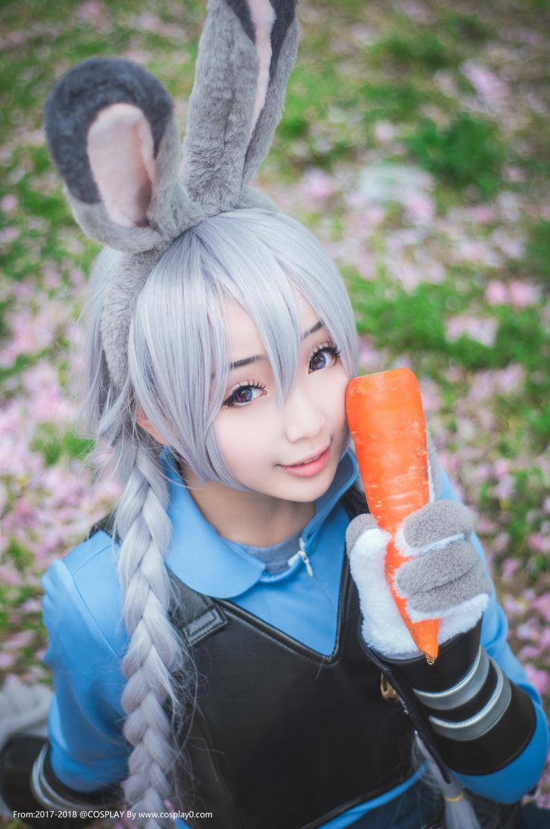 Cosplay福利/疯狂动物城朱迪警服Cosplay清纯美女写真图片