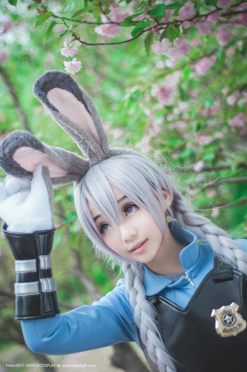 Cosplay福利/疯狂动物城朱迪警服Cosplay清纯美女写真图片