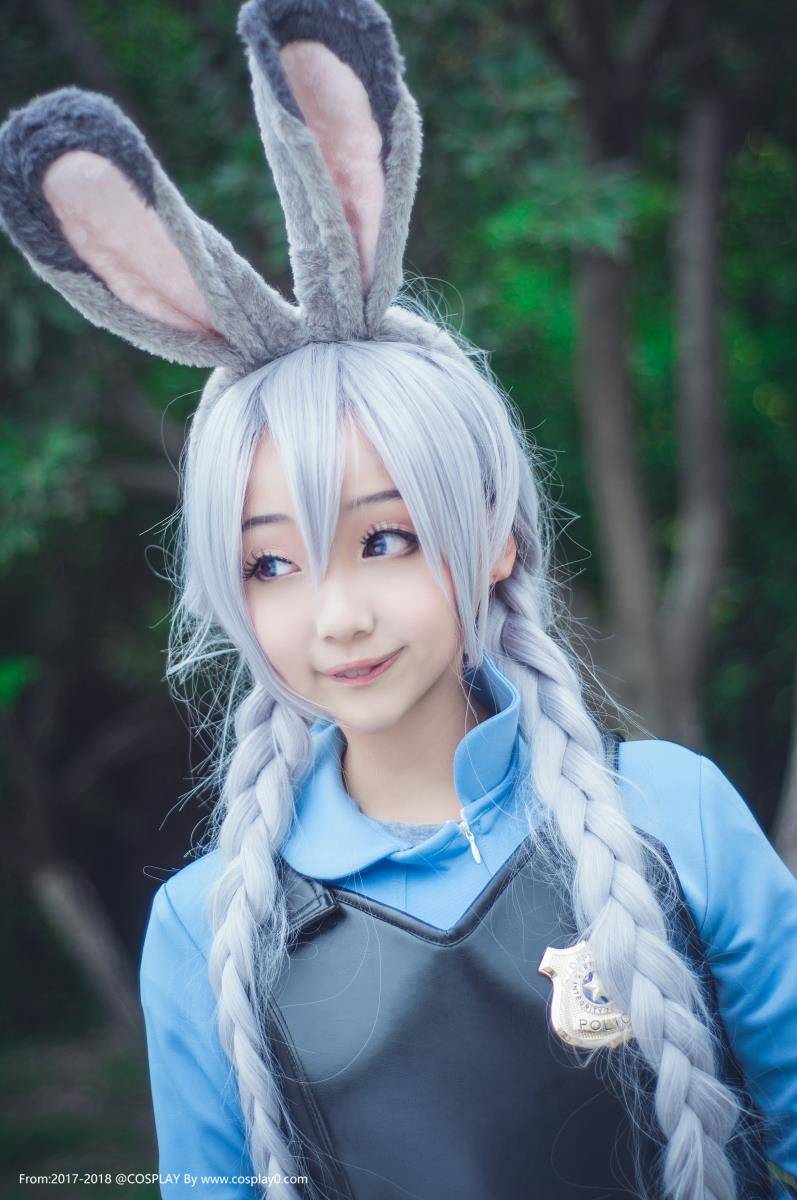 Cosplay福利/疯狂动物城朱迪警服Cosplay清纯美女写真图片