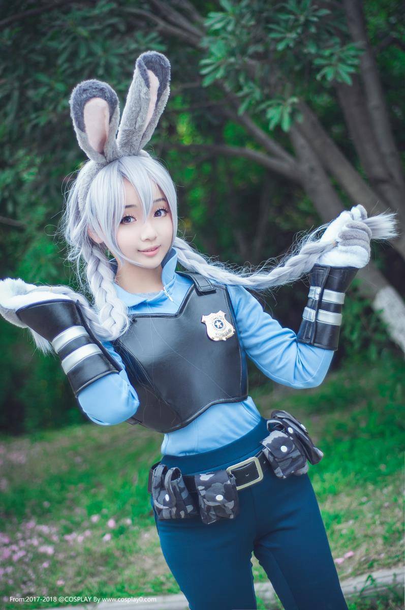Cosplay福利/疯狂动物城朱迪警服Cosplay清纯美女写真图片