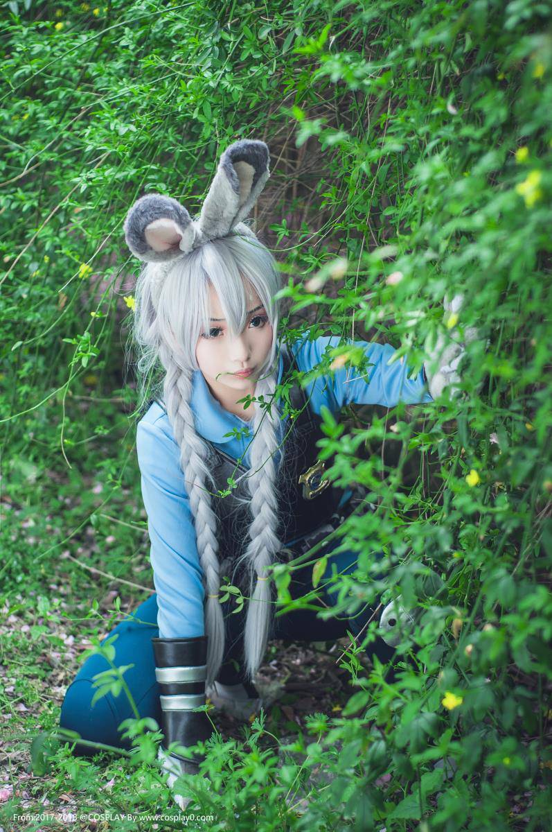 Cosplay福利/疯狂动物城朱迪警服Cosplay清纯美女写真图片