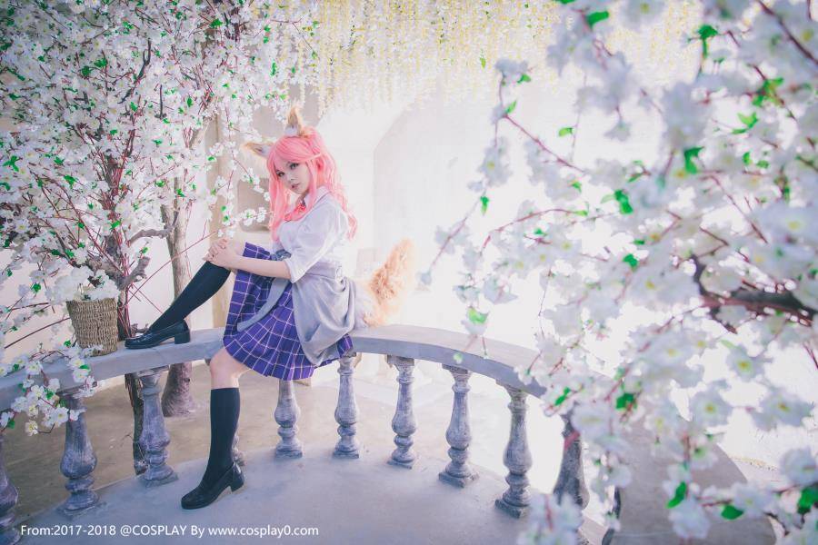 Cosplay福利/兽耳小姐姐玉藻前学生制服黑丝美腿Cosplay本子图片
