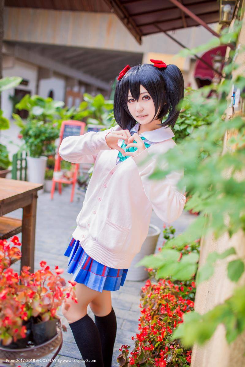 Cosplay福利/矢泽妮可学生校服黑丝短袜Cosplay写真图片
